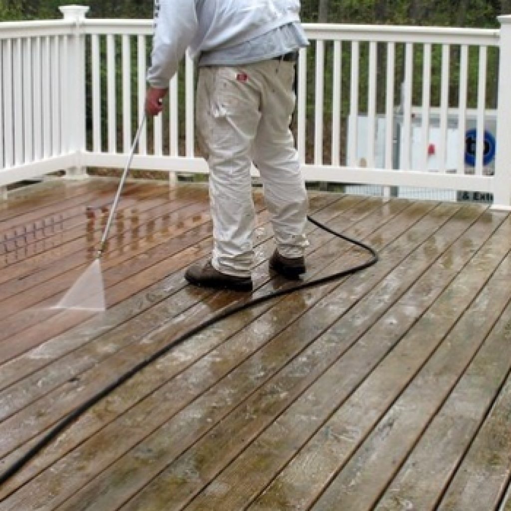 5 steps to restain a wood deck