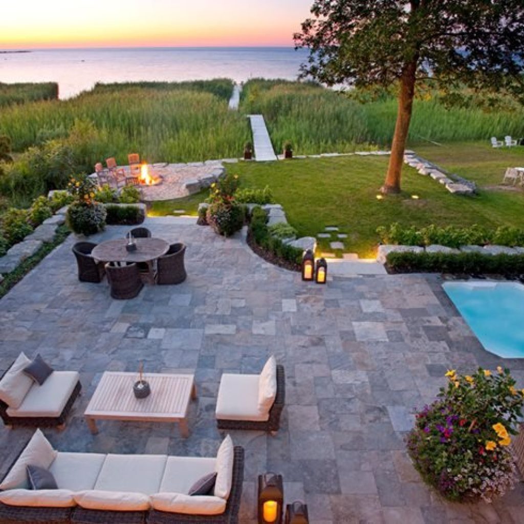 Architects of Outdoor Serenity: Dream Decks in Fenelon Falls and Omemee, Ontario
