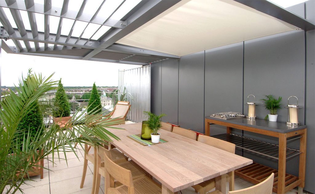 Improve Your Outdoor Space With a Beautiful Rooftop Deck