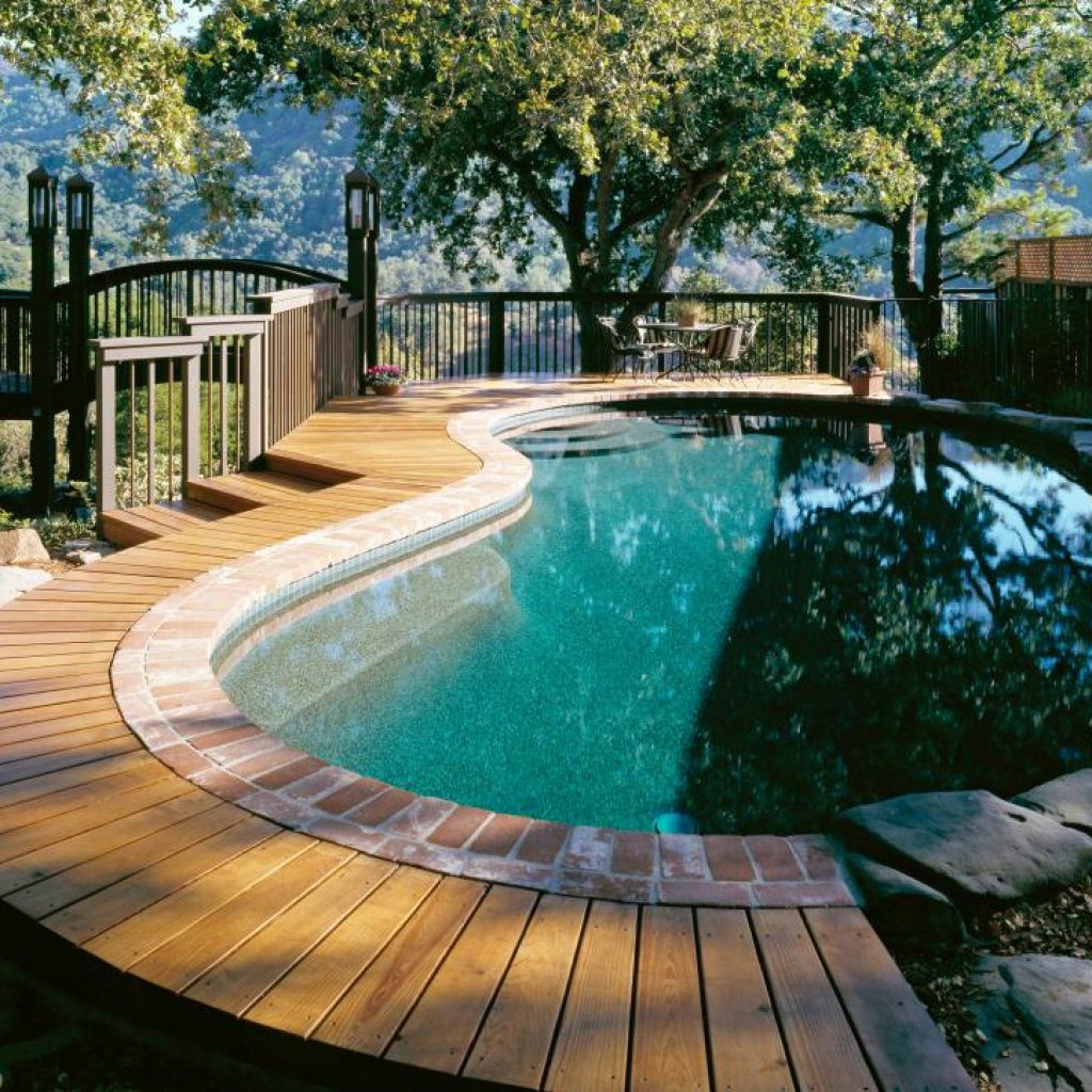 Decorate Your Pool Deck With Style