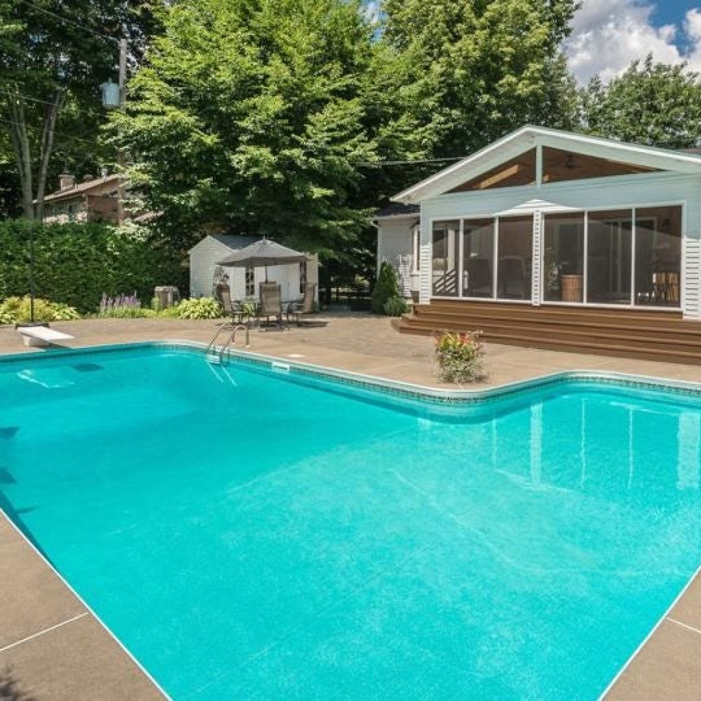 Enhancing Your Home With an Above Ground Pool Deck