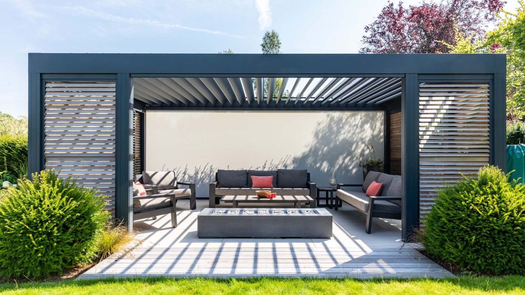 4 Ways Deck Builders Can Rejuvenate Your Backyard